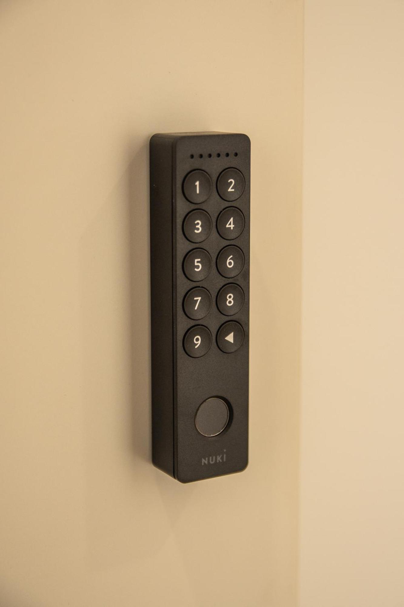 Flair Homes - Design Apartments With Smart-Tv, Self Check-In & Free Parking คาร์ลสรูเฮอ ภายนอก รูปภาพ